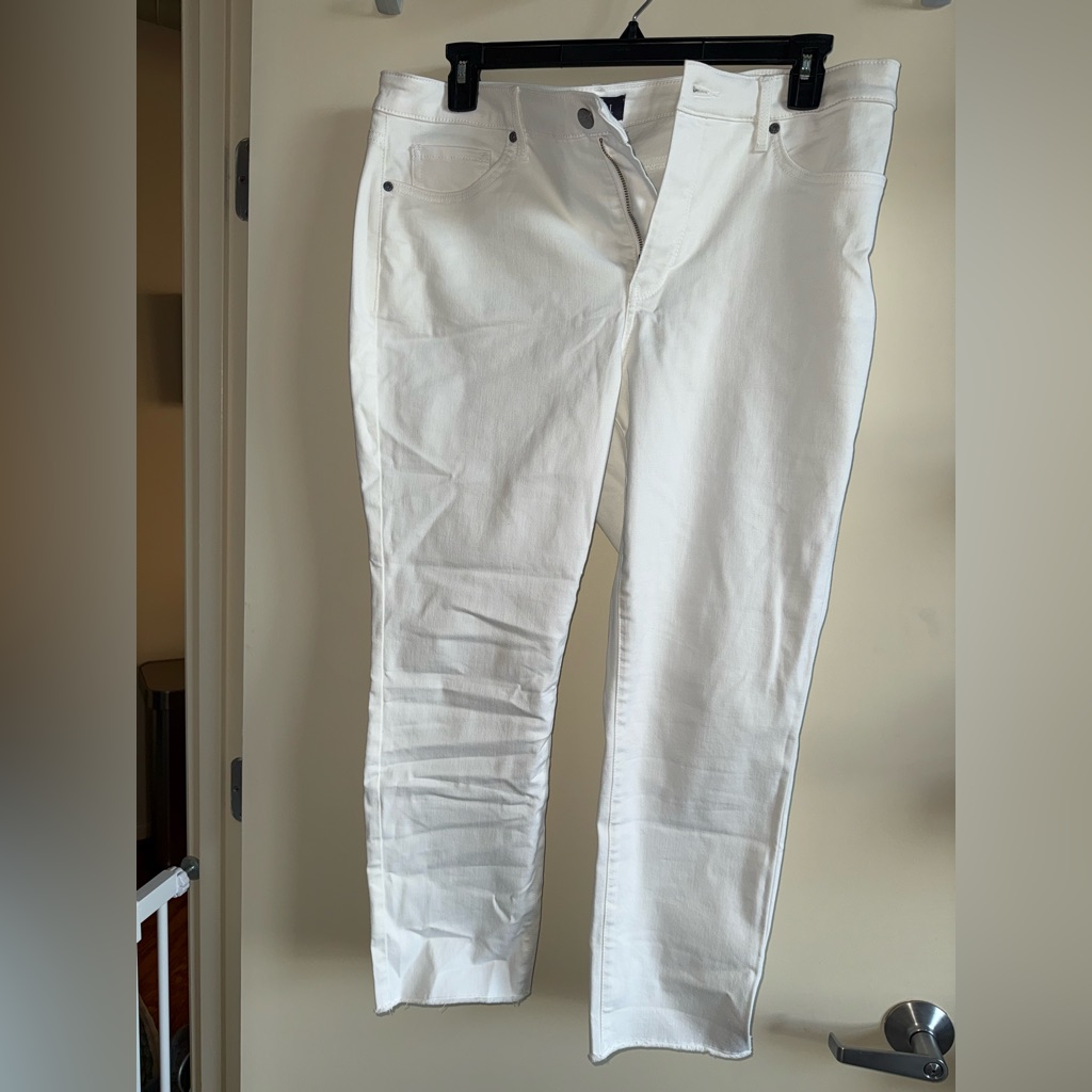 Nydj Women’s Slim White Jeans With Frayed Bottoms - Never Worn